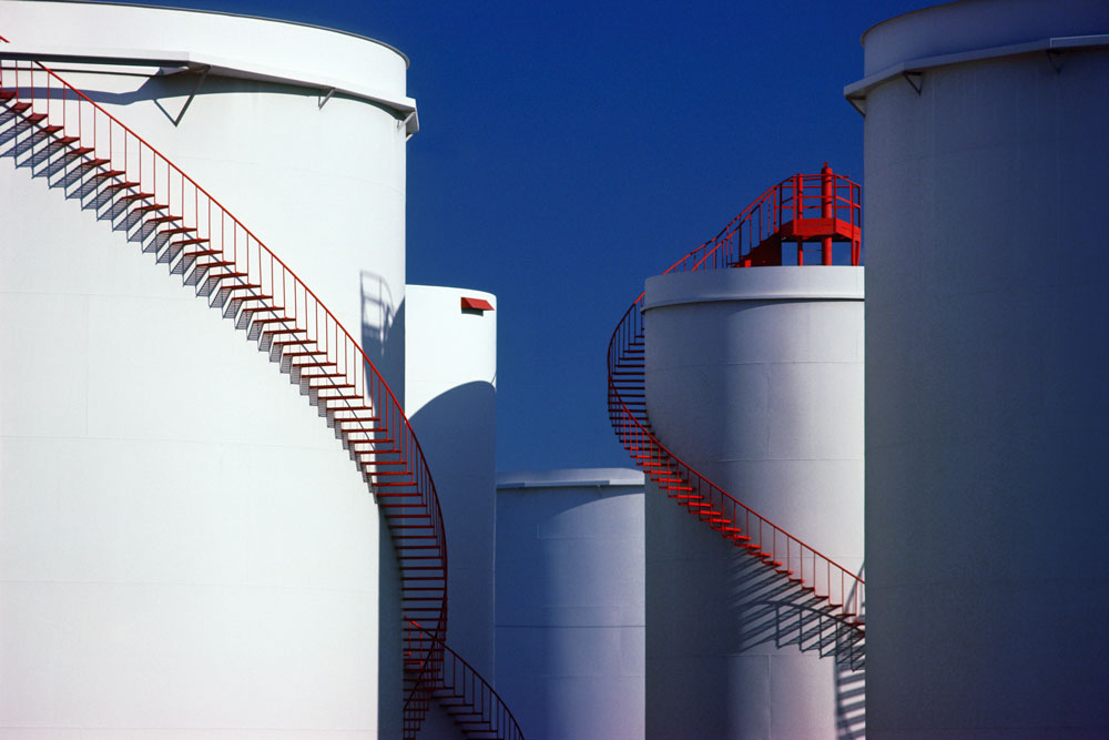 Winding staircases on oil storage tanks