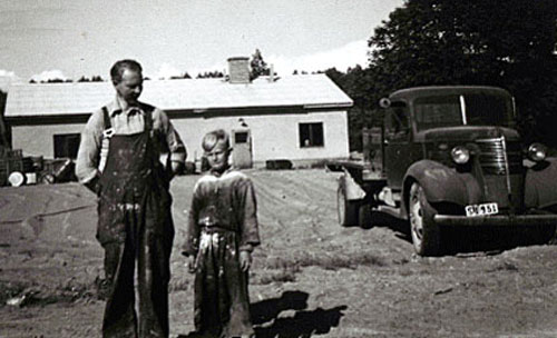 Sven Byström, and his son Håkan standing in front of the first factory building around 1953